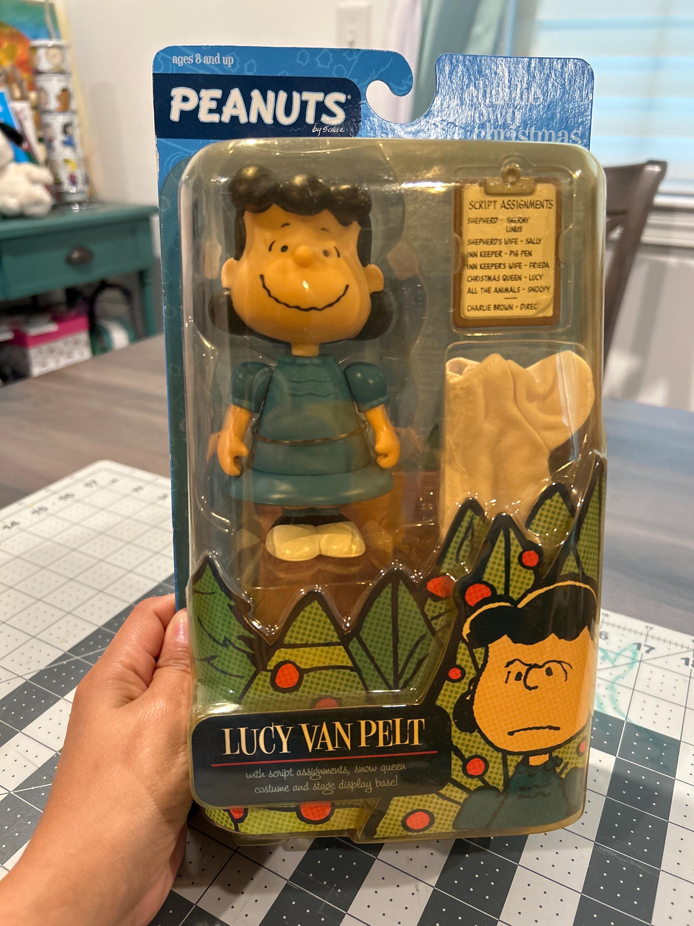 Peanuts Lucy Van Pelt, A Charlie Brown Christmas Figure NEW