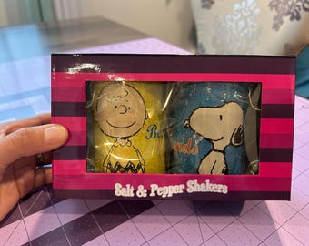New Westland Peanuts Best Friends SALT & PEPPER Shakers Set Charlie Brown Snoopy