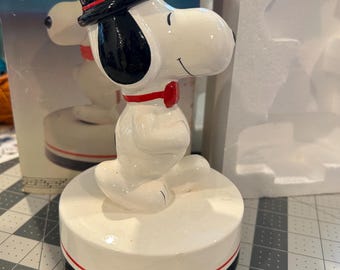 Vintage Snoopy Music Box Peanuts aviva revolving music figure. See pictures for details.