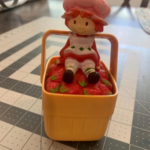 Strawberry shortcake music box. Very clean. Closes perfectly. Plays well.