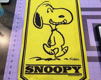 60s Vintage peanuts banner 【SNOOPY】 Vintage 1968 Peanuts Red Felt Pennant Banner Snoopy Happiness