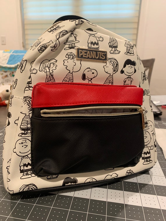 New peanuts. Spacious backpack. Snoopy and the pea