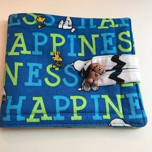 Cartera snoopy hecha a mano con poco uso. Cartera hecha a mano, artículos de maní, carteras para niños, snoopy, Charlie Brown, tela con estampado de perros,