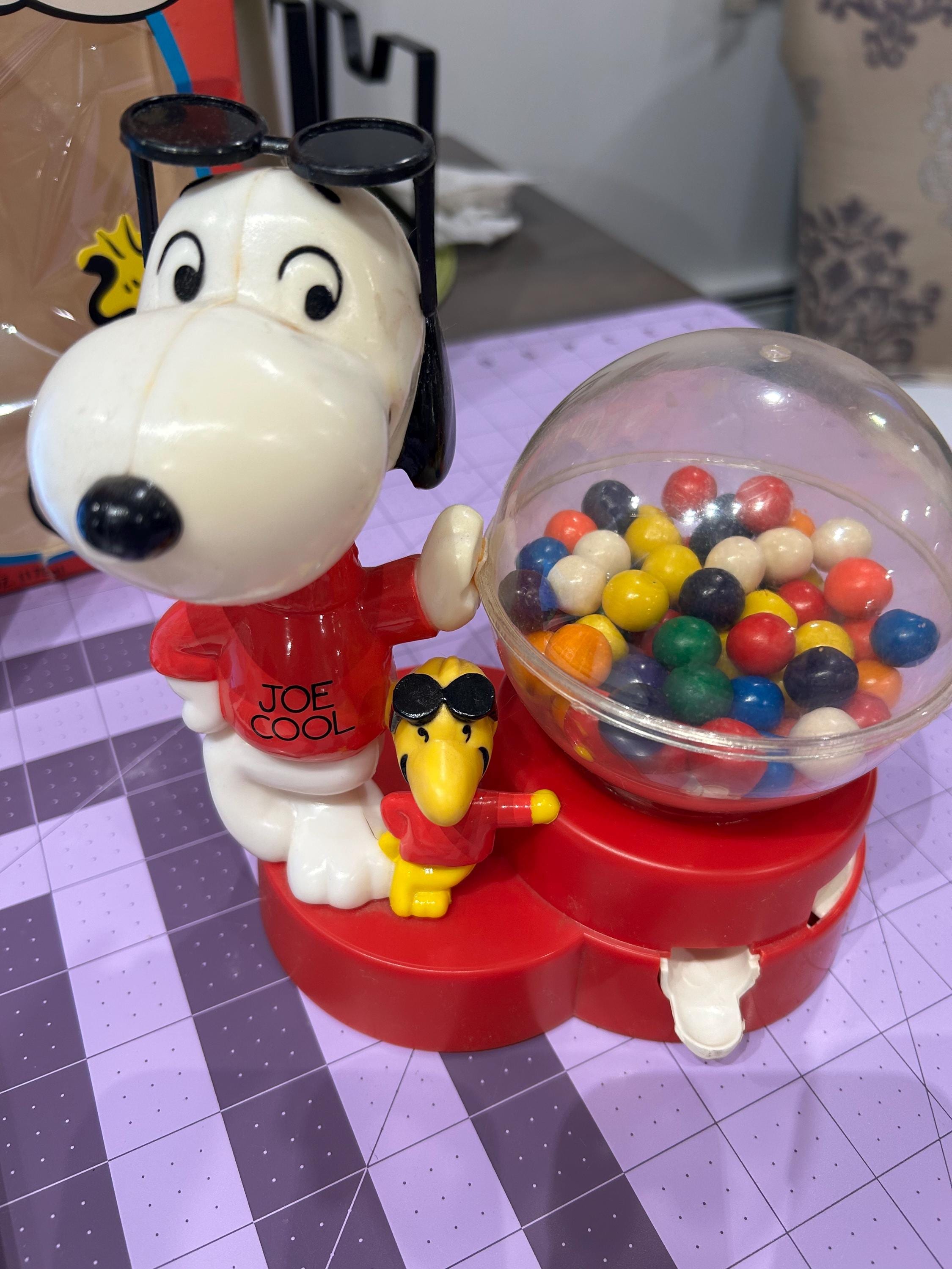 Snoopy and Woodstock Candy Dispenser Gumball Machine. Plastic