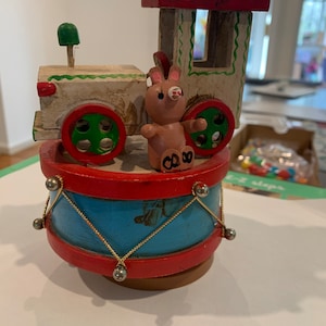 Vintage wooden music box. Train music box. Pig. Vintage enesco 1970s.