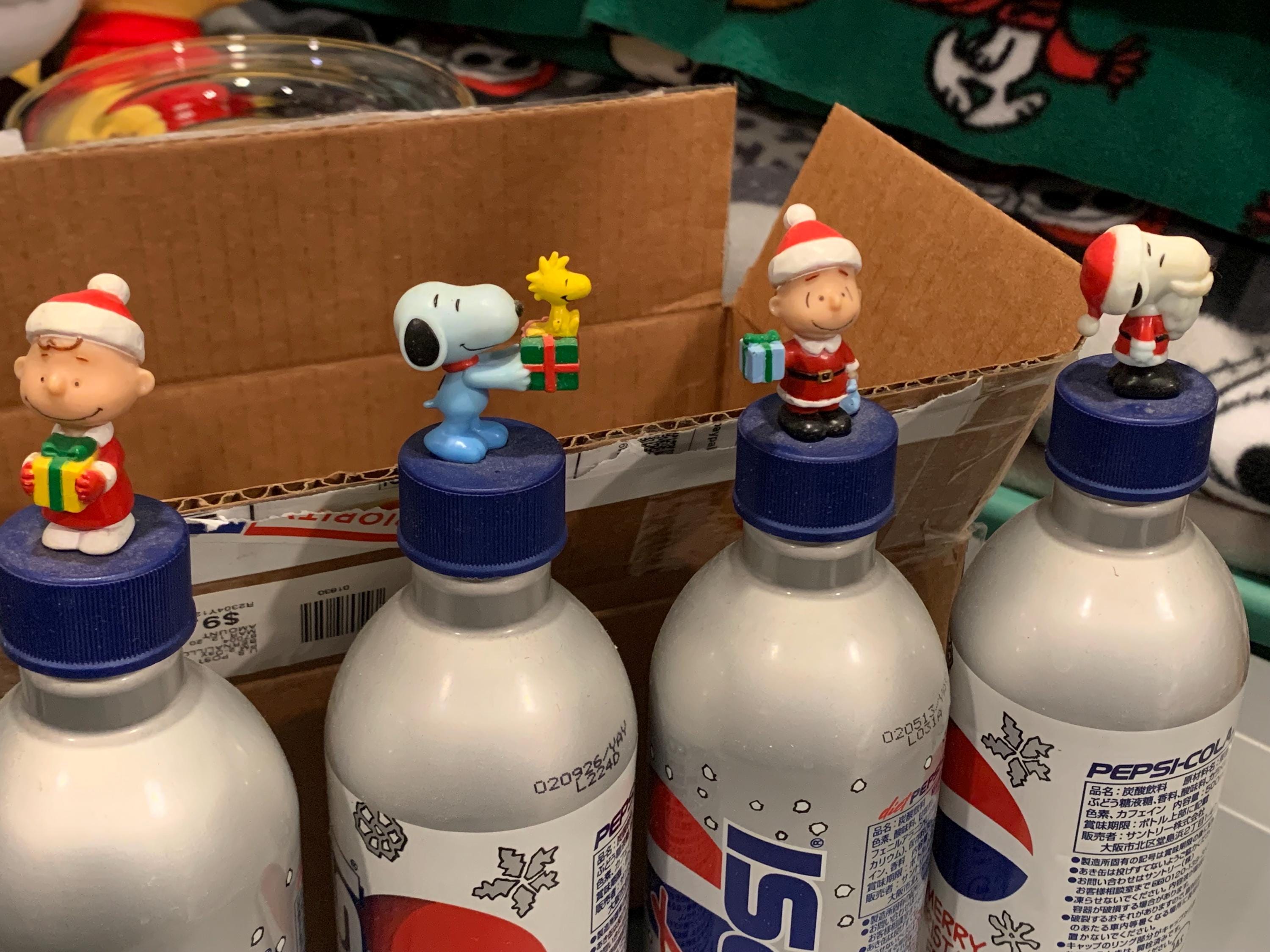 Snoopy Pepsi Bottle Cap Lot of 4 and Set of Mini Figure PEANUTS