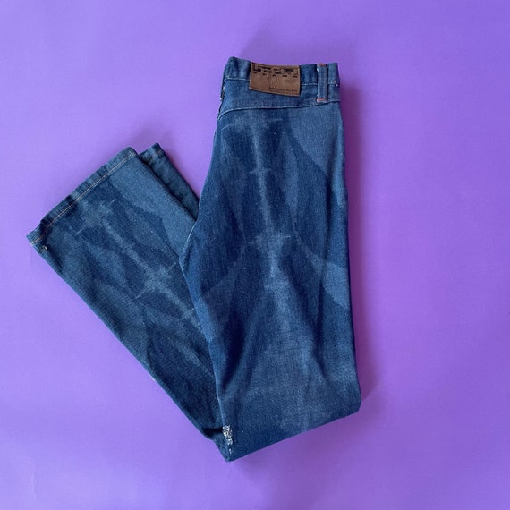 90s Dark Wash Denim Laser Etched Flare Jeans by F… - image 4