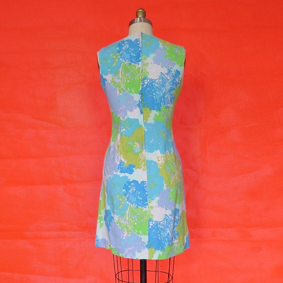 1960s Vintage Floral Print Shift Dress - image 8