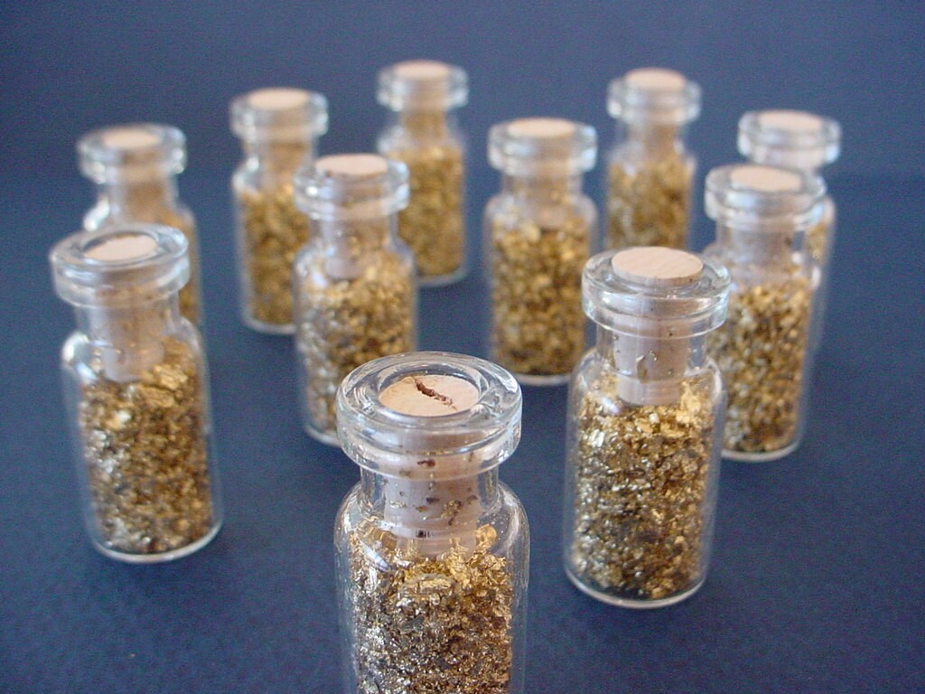 18 Large Bottles of Gold Leaf Flakes .. Lowest Price Online .. Fast  Shipping 