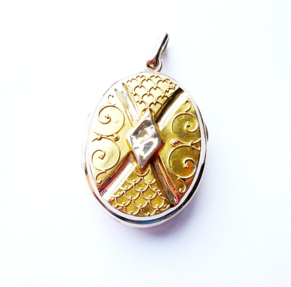 VICTORIAN 14kt Gold Large Decorative Locket