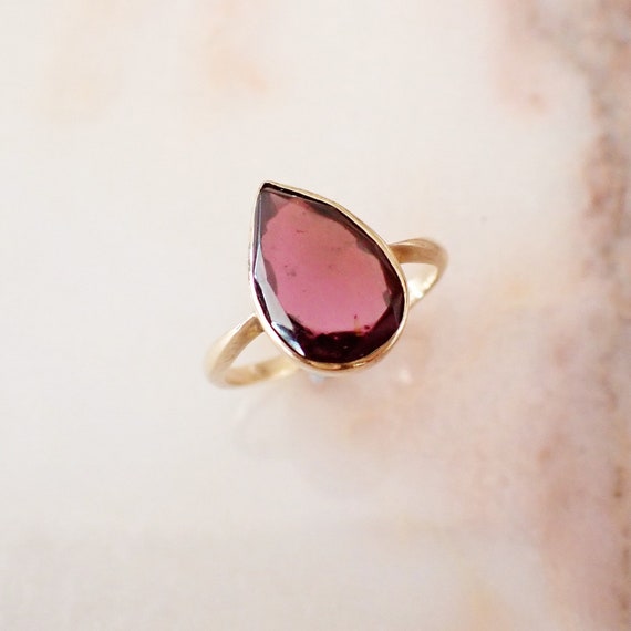 Antique Pear Garnet Ring | 9ct Gold - image 3