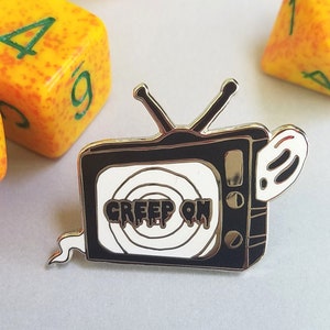 Spooky TV Esmalte Halloween Pin / Regalo de Halloween / Regalos de goto / Regalo para ella