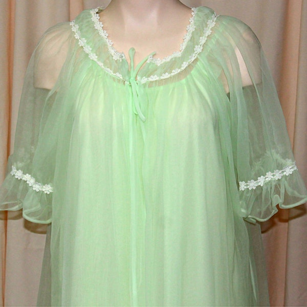 Vintage Chiffon Peignoir Set, Mint Green Nightgown with Matching Sheer Robe, Gathered Neckline, Floral Lace Trim, Made in Canada, Size Med