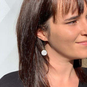 Long &#39;Hvitt&#39;: white Icelandic salmon leather earrings with bronze overlay