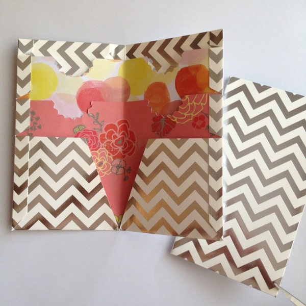 Personal size: 6 pockets travelers notebook folder - Flowers and watercolor circles with silver cover