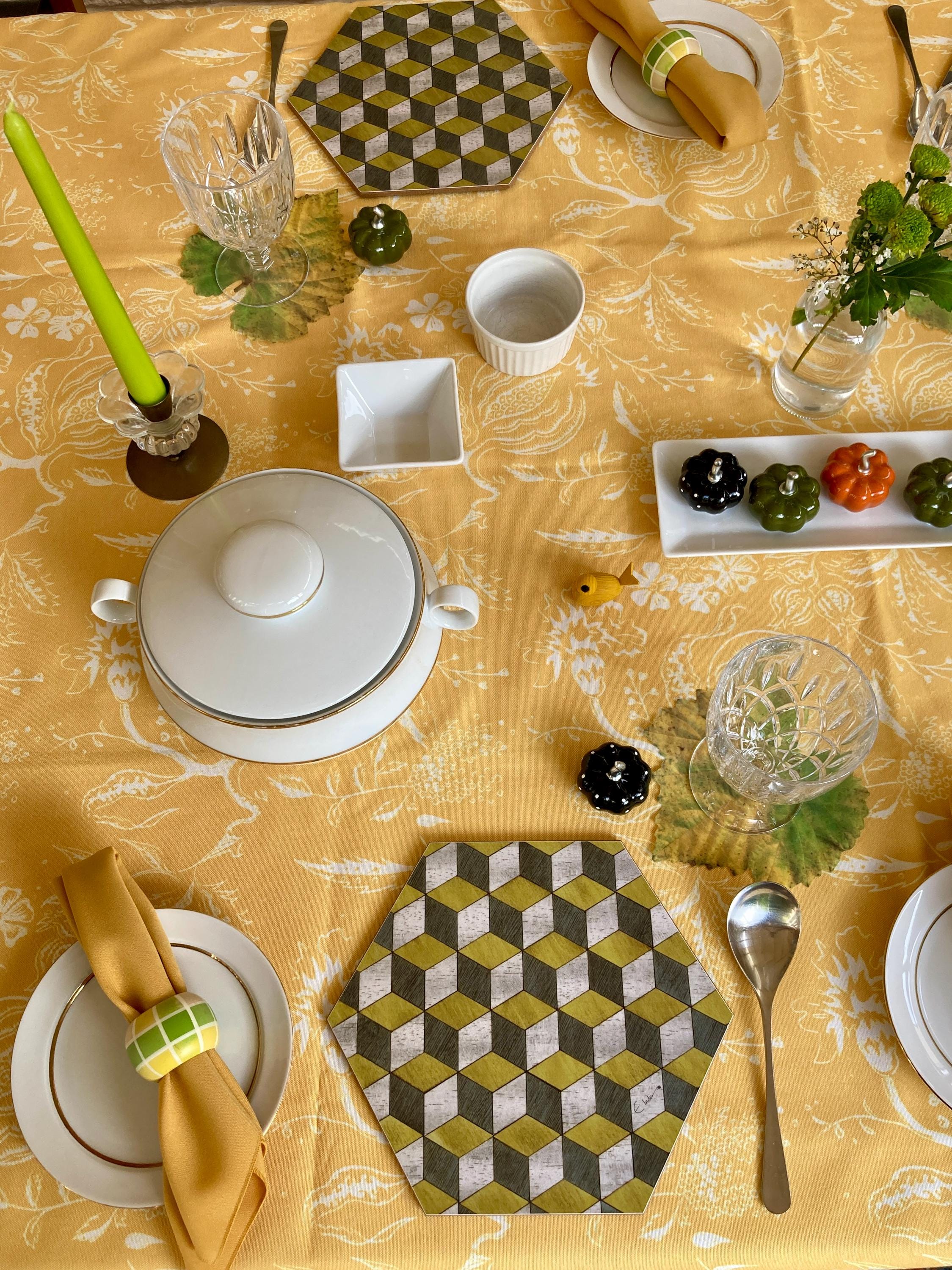 Mid-Century Modern Hexagonal Placemat: Mustard Yellow & Grey, Heat