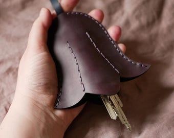 Leather key holder with pull strap, Leather Key chain pouch, Flower leather keychain wаllet, Unique gift for mom, Housewarming gift