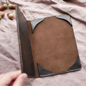 Personalized Leather Kindle Paperwhite 11th Gen Case: Signature Edition