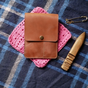 Interchangable crochet hook case, Leather organizer for tools, Leather Manicure Case, Leather crochet hook case, Scissors Case Holder