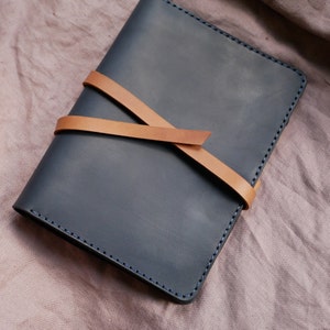 Leather kindle case with fastener, Kindle Paperwhite signature cover, Kindle case leather, Ebook case 10th gen 2019