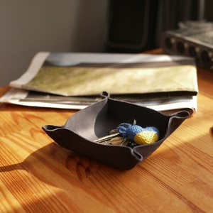 Leather tray, housewarming gift, Office tray, leather bowl, leather organizer, Leather Coin Tray Holder, desk organizer, gift for him Dark blue