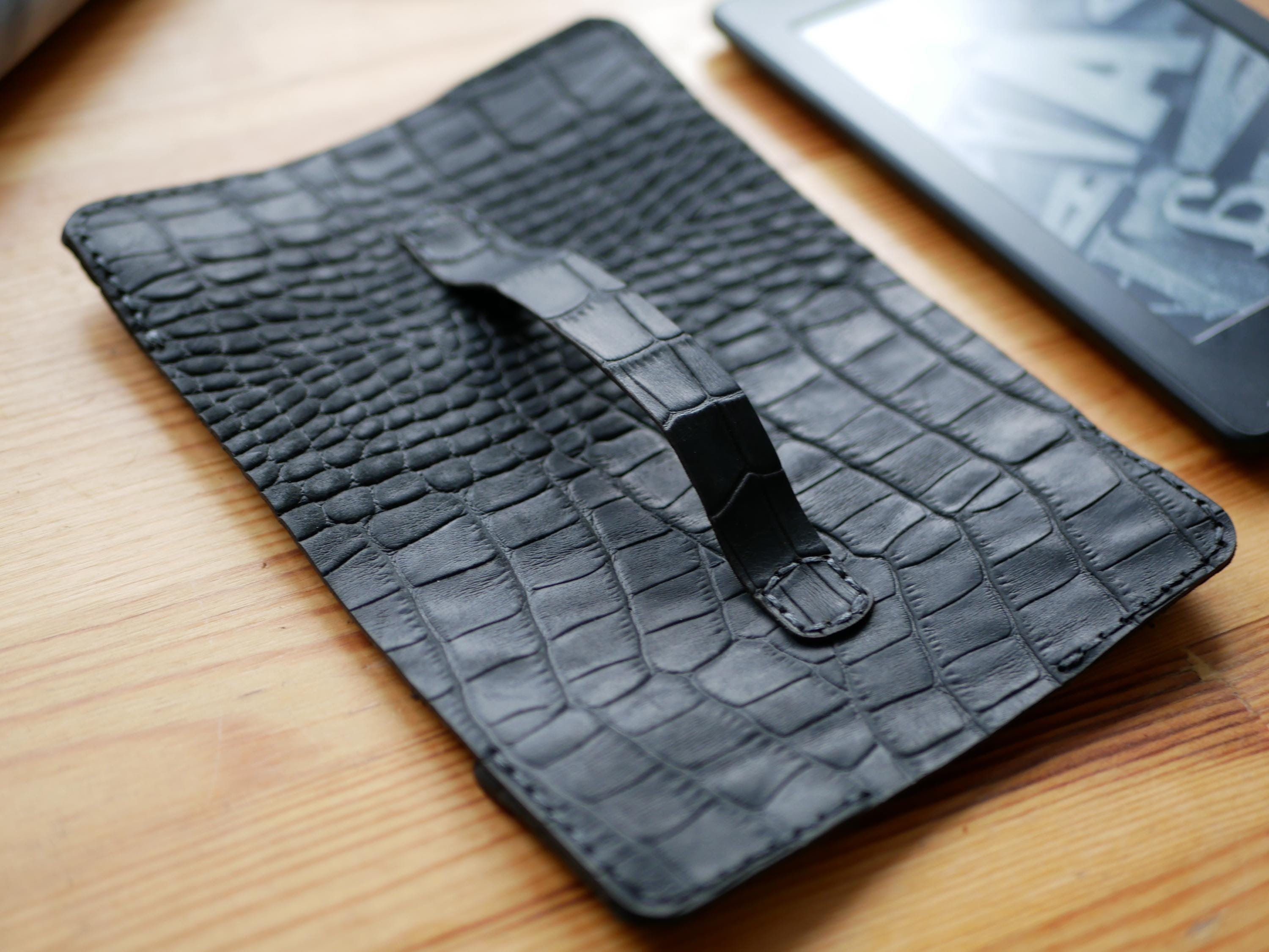 ハンドストラップ付きハンドメイドレザーKindle Paperwhite