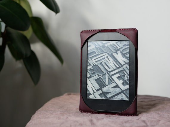 ハンドストラップ付きハンドメイドレザーKindle Paperwhite