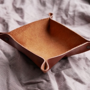 Leather tray, housewarming gift, Office tray, leather bowl, leather organizer, Leather Coin Tray Holder, desk organizer, gift for him Light brown