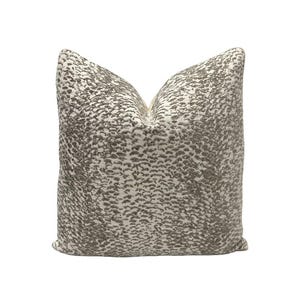Python in Stone - Handgemaakte decoratieve kussenhoes, luxe design sierkussen