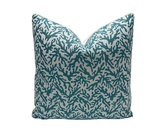 Lee Jofa - Treasure in Shorely Blue - Kissenbezug Designer Stoff Handgefertigtes Dekokissen High-End Designer Wohndekor