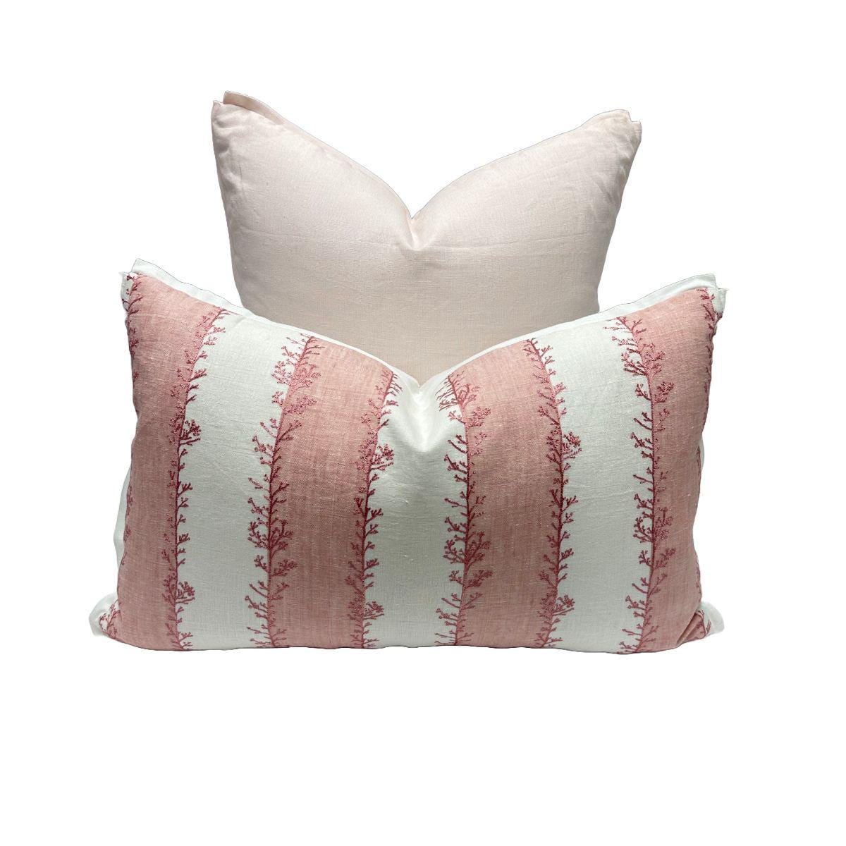 ブラッシュピンクのアザミストライプ刺繍 - 枕カバー デザイナー生地