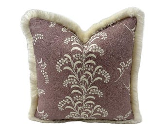 Carolina Irving - Mimosa Vine en Viola - Funda de cojín de diseño artesanal