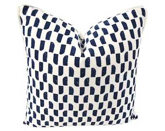 Anna French - Akio i marinblått - Handgjort designerörngott