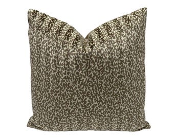 Manuel Canovas - Velours Moorea in Grege - Kissenbezug Designer Stoff Handgefertigtes Dekokissen High-End Designer Wohndekor