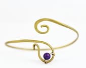 Armband- greek style armcuff, amathyste, upper armband, bronze , habdcrafted armband, spyral, hammered, wire wrapped brass