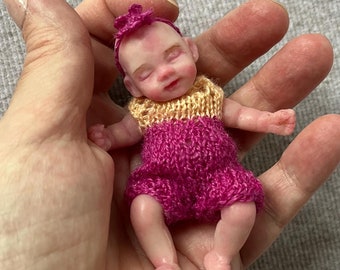Mini silicone baby doll 3 inch full body Evie 8cm, painted, close eyes,  open mouth with pacifier and bootle, mini reborn babies - Etsy 日本