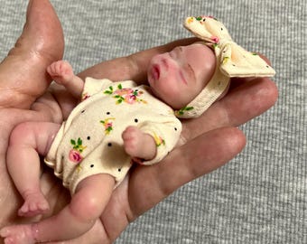 ミニシリコンベビードール 3インチ フルボディ Evie (8cm)、塗装済み