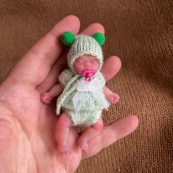 Mini-Silikon-Babypuppe 3 Zoll Ganzkörper Binki (8 cm), bemalt, Augen geschlossen, offener Mund mit Schnuller und Schnuller, Mini-Reborn-Babys