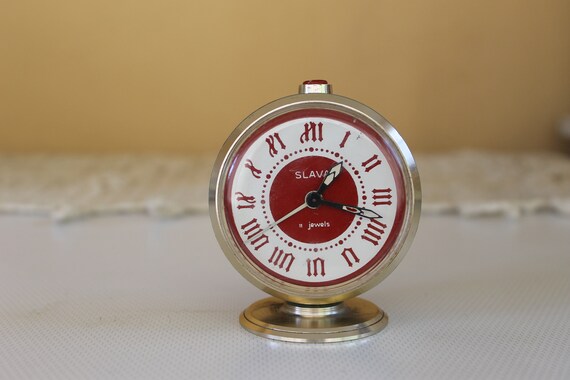 Soviet alarm clock Slava Moscow Key Tabletop Clock USSR vintage clock Glory Moscow Key Mechanical Olympic Games Clock Home Decor