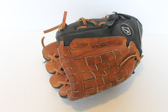 Black nike best sale baseball glove