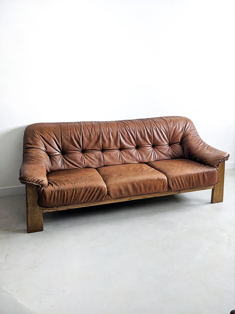 Brutalistyczna sofa z drewna i skóry z lat 70 zdjęcie 1