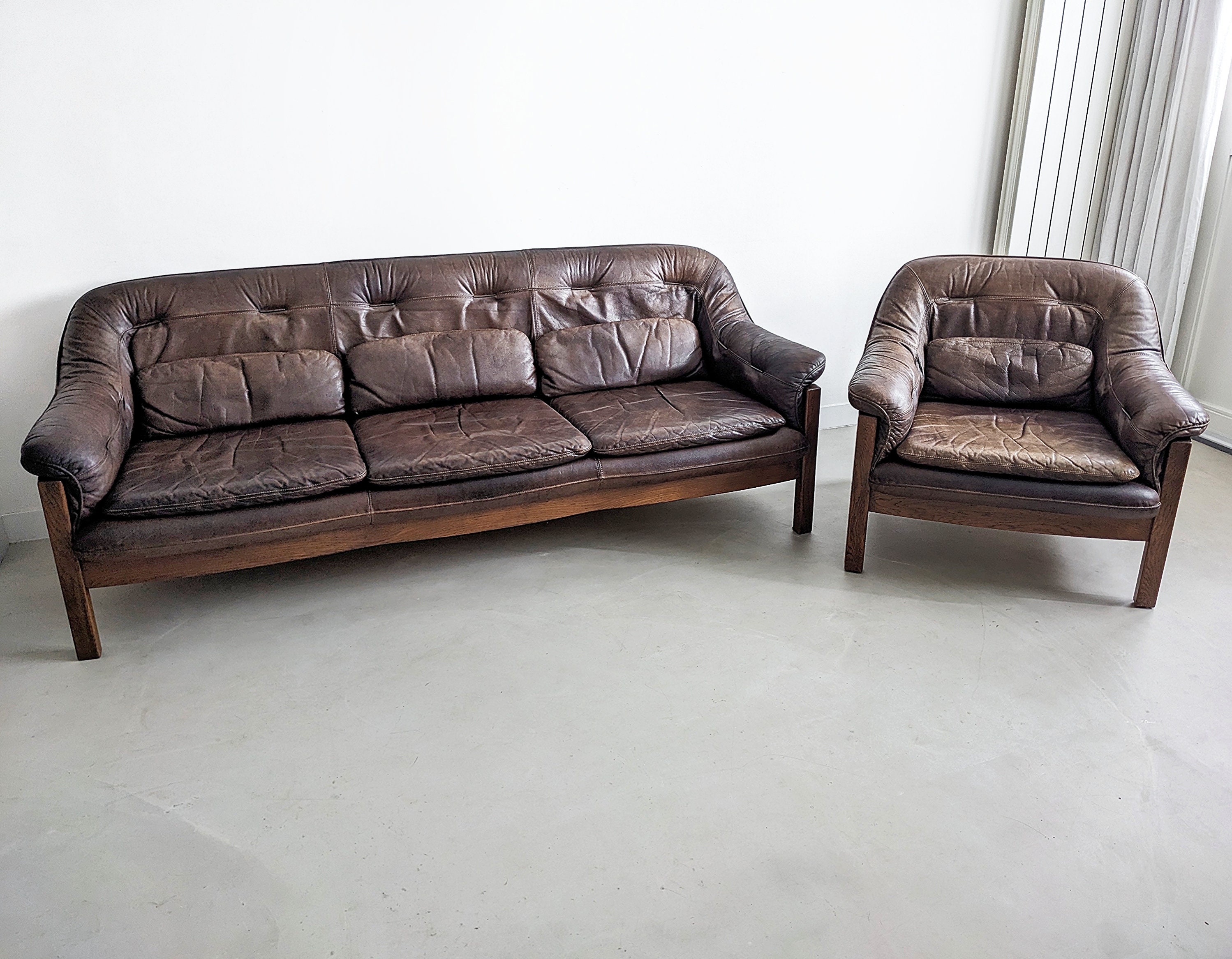 Vintage leather sofa set discount