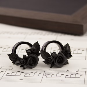 Black rose ear tunnels Gothic flower plugs and gauges Witchcraft jewelry for stretched ears Unusual pagan 12mm 14mm 16mm 18mm 20mm