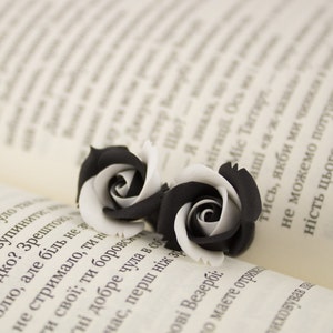 Black white ear plugs Elegant gauge earrings Everyday plug earrings BW rose earrings Elegant jewelry for stretched ears Minimalist tunnels