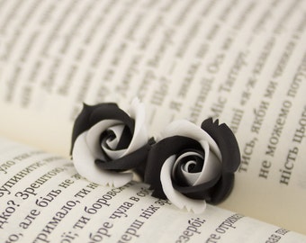 Black white ear plugs Elegant gauge earrings Everyday plug earrings BW rose earrings Elegant jewelry for stretched ears Minimalist tunnels
