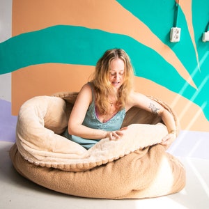 PRE-ORDER Teddy FLOOF for people Escape den Cuddle cave Dog bed for humans Floor pillow Lounge People pocket image 5