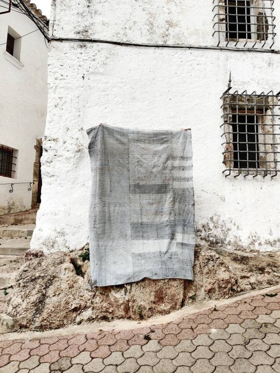 Jarapa o alfombra española antigua tejida a mano hecha con fibras  recicladas en Galicia en -  España