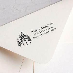 Tampon d'adresse personnalisé Pin, tampon d'adresse de retour, tampon d'adresse personnalisé arbre à feuilles persistantes, tampon en caoutchouc auto-encreur, cadeau de pendaison de crémaillère de famille