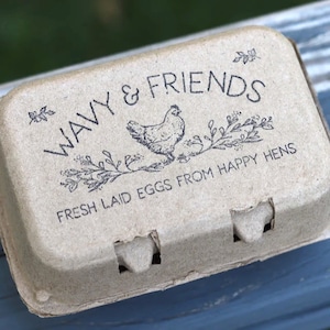 Tampon de boîte d'oeufs, cadeau poulet personnalisé, boîtes d'oeufs personnalisées, idée unique de coop d'agriculteurs d'arrière-cour, ufs frais cueillis à la main, logo du nom de la ferme