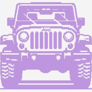Puede incluir: Ilustración pixelada de un Jeep Wrangler morado desde una perspectiva frontal. El Jeep presenta una parrilla prominente, faros redondos y el nombre de la marca "Jeep" encima de la parrilla. Los neumáticos son grandes y robustos, lo que sugiere capacidad todoterreno.